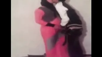 فلاحه مزنوقه من جارها ونازل في بزازها تقفيش وينيكها
