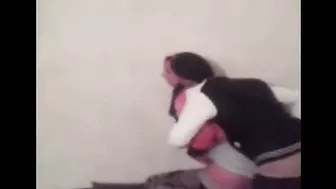 فلاحه مزنوقه من جارها ونازل في بزازها تقفيش وينيكها