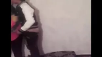 فلاحه مزنوقه من جارها ونازل في بزازها تقفيش وينيكها