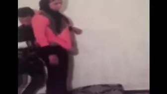 فلاحه مزنوقه من جارها ونازل في بزازها تقفيش وينيكها