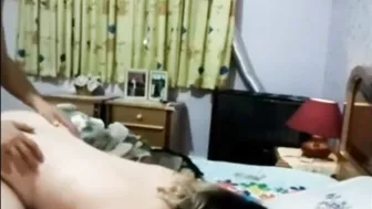 الواد واخد عمته الجامده على السرير وبينيكها بكل الاوضاع