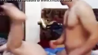 جسم بلدي نار الزبون رافع رجليها وفاشخ كسها بكل الاوضاع