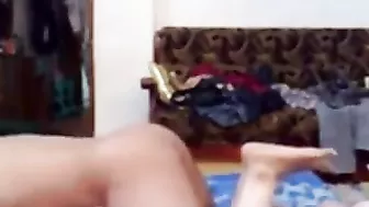 جسم بلدي نار الزبون رافع رجليها وفاشخ كسها بكل الاوضاع