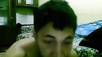 نيك خليجية مربربة على سرير زوجها مع عشيقها وتصرخ