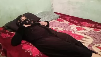 منقبة خليجية صديق زوجها يفنيك طيزها بالمال
