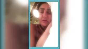 الشرموطه هاجت على السرير وبتصور وتعرض بهيجان