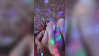ممحونه عربيه مع متابعينها بتعرض جسمها وتفتح كسها