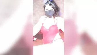 ممحونه عربيه مع متابعينها بتعرض جسمها وتفتح كسها