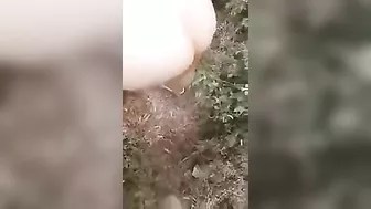 عربيه مربربه صديق زوجها بيحطلها زبه خلفي في الحديقه