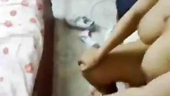 مصريه ملبن خالها مقلعها ملط ومخليها تمص زبه وينيكها