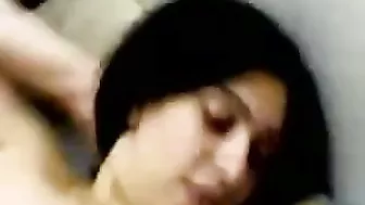 مصريه دلوعه جسمها نار بتعرض وتتمنيك على السرير