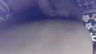 البت بزازها مربربة وحبيبها مش راحم كسها على السرير
