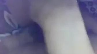 البت بزازها مربربة وحبيبها مش راحم كسها على السرير