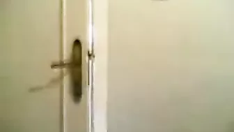 اخ بيصور اخته الشرموطه على سريرها وهي بتلعب في كسها