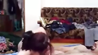 مصريه جامده نايمه على بطينها وعشيقها راكبها وينيكها بعنف