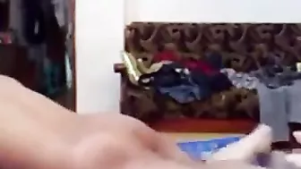 مصريه جامده نايمه على بطينها وعشيقها راكبها وينيكها بعنف