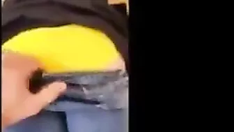 لبوه طيزها ملبن الواد نازل تقفيش وضرب في طيزها ويصورها