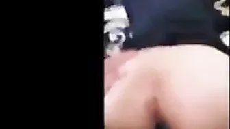 لبوه طيزها ملبن الواد نازل تقفيش وضرب في طيزها ويصورها