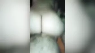 الواد فاشخ كسها وطيزها نيك من ورا وهي تقوله صورني