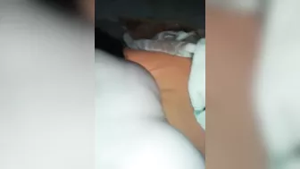 الواد فاشخ كسها وطيزها نيك من ورا وهي تقوله صورني