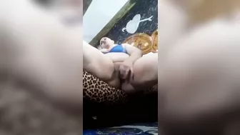 هيجانه على الاخر فاتحه كسها المربرب لعشيقها وفشخاه نيك