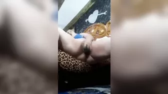 هيجانه على الاخر فاتحه كسها المربرب لعشيقها وفشخاه نيك