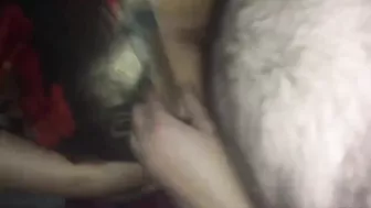 الفاجره فتحاله كسها على الاخر وبتقوله جيبهم جوه