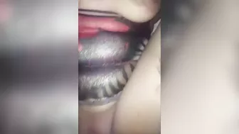 الفاجره فتحاله كسها على الاخر وبتقوله جيبهم جوه