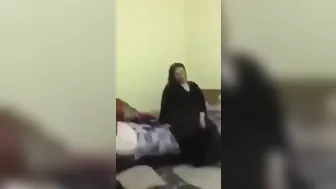 فلاحه متعرفش انها بتتصور وهي بتتناك على سرير جارها