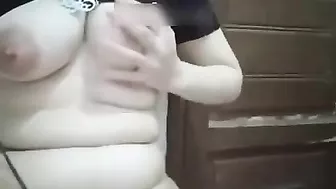 مزه مصريه ببزاز كبيره نازله تقفيش على الواقف وتعرض