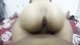 طيز مصريه ملبن بتنزل على الزب وتبلعه كامل واحلى اهات