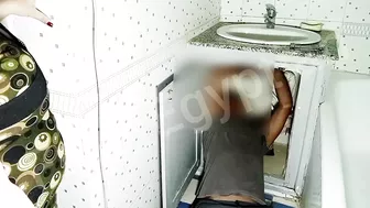 مربربه مصريه السباك بينيكها وجوزها نايم وبزازها تتهز