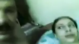 ممحونه بتمص الزب وتنزل عليه بكسها زي المحرومه من النيك