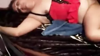 فلاحه مصريه جسمها نار عشيقها مش راحم كسها في بيته
