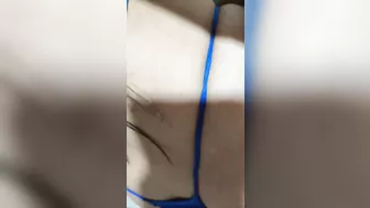 متتاكه بتاخد الزب كله في طيزها على الواقف وتتوجع