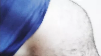 شرموطه مربربه فاتحه رجليها وتبلع الزب كله في كسها