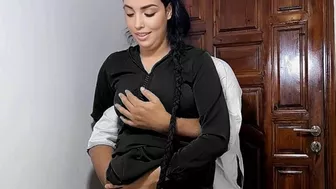 شرموطه البواب نازل نيك في طيزها الجامده وتمص زبه
