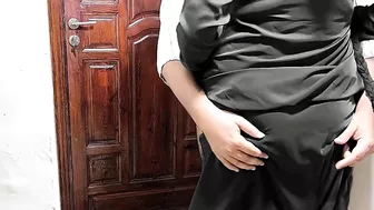 شرموطه البواب نازل نيك في طيزها الجامده وتمص زبه