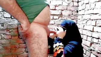 منقبة مصرية جارها مقلعها وفاشخ كسها نيك على السطح