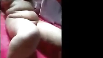 نيك فلاحه مصريه على سرير عشيقها وتتشرمط في الفيديو