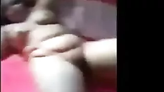 نيك فلاحه مصريه على سرير عشيقها وتتشرمط في الفيديو