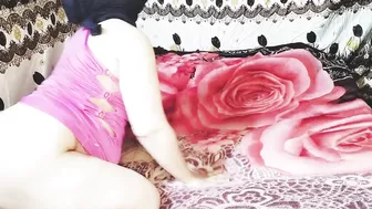 بيديها الفلوس بمقابل ينيك في كسها وطيزها على الارض