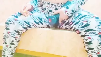 لبوه عربيه مربربه بتعرض بزازها وتنيك كسها وهي هيجانه