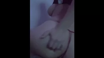 بنت مغربيه بتتصور وهي على زب اخوها وتتنطط بهيجان
