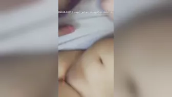 كحبة عراقية تتصور مع عشيقها على السرير وتتناك