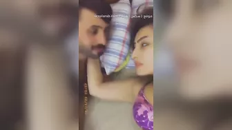 كحبة عراقية تتصور مع عشيقها على السرير وتتناك