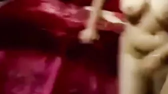 مربربه مصريه بجسم ملبن على الاخر بتتنطط على الزب