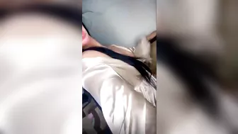 فيديو لبنت جميله بتعرض جسمها لمتابعينها وتدلع في اللايف