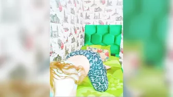 بنوته جميله بتعرض بزازها لحبيبها وترقصله في النودز