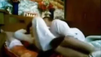 فيلم نيك عراقية قديم لشرموطة جارها يفشخ كسها